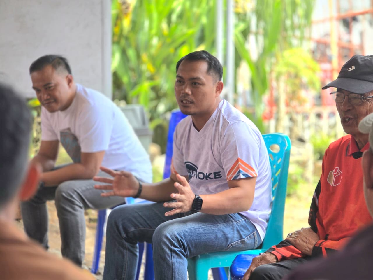foto Pasangan Calon Bupati dan Wakil Bupati Toraja Utara Frederik V. Palimbong dan Andrew Branch Silambi' melakukan pendaftaran ke KPU Toraja Utara pada tanggal 29 Agustus 2024