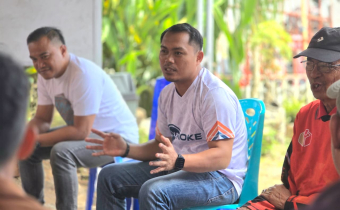 foto Pasangan Calon Bupati dan Wakil Bupati Toraja Utara Frederik V. Palimbong dan Andrew Branch Silambi' melakukan pendaftaran ke KPU Toraja Utara pada tanggal 29 Agustus 2024